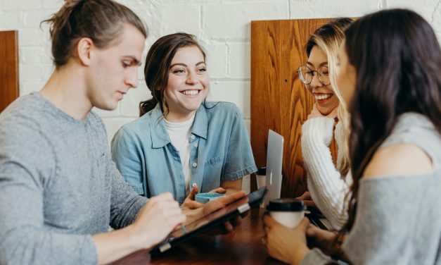 Networking za introverte: Uspostavite i održite poslovne odnose s lakoćom
