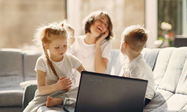 Koliko je izazovno biti mama dvoje djece s malom razlikom u dobi