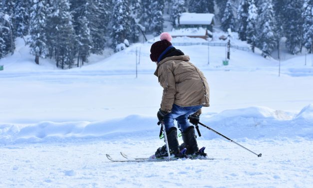 Iskreno iskustvo majke s dvoje djece na skijanju: “Možda kad bi bio kakav Tinder za roditelje?”