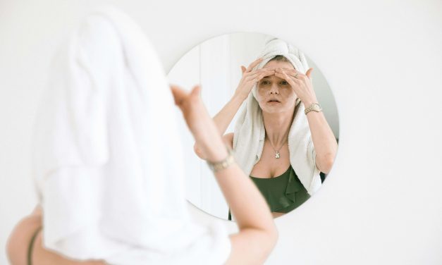 Volite koristiti micelarnu vodu za čišćenje lica? Evo kako je napraviti kod kuće