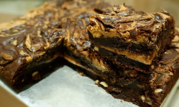 Imamo recept za sočan brownie kolač bez pečenja koji morate probati